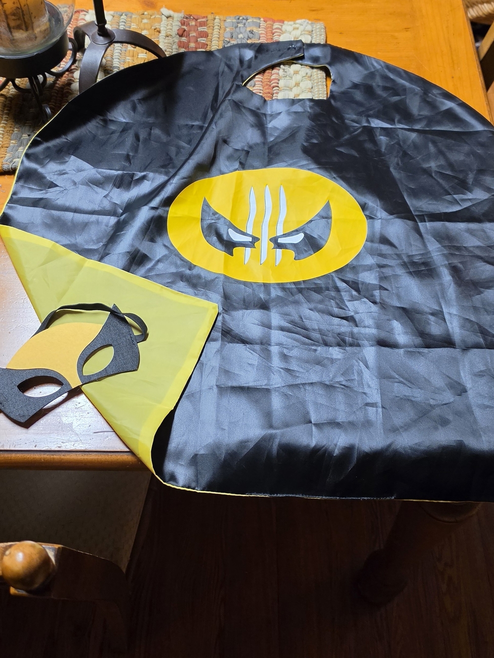 Marvel Kids Black and Yellow Wolverine Superhero Cape with Mask - Picture 1 of 3